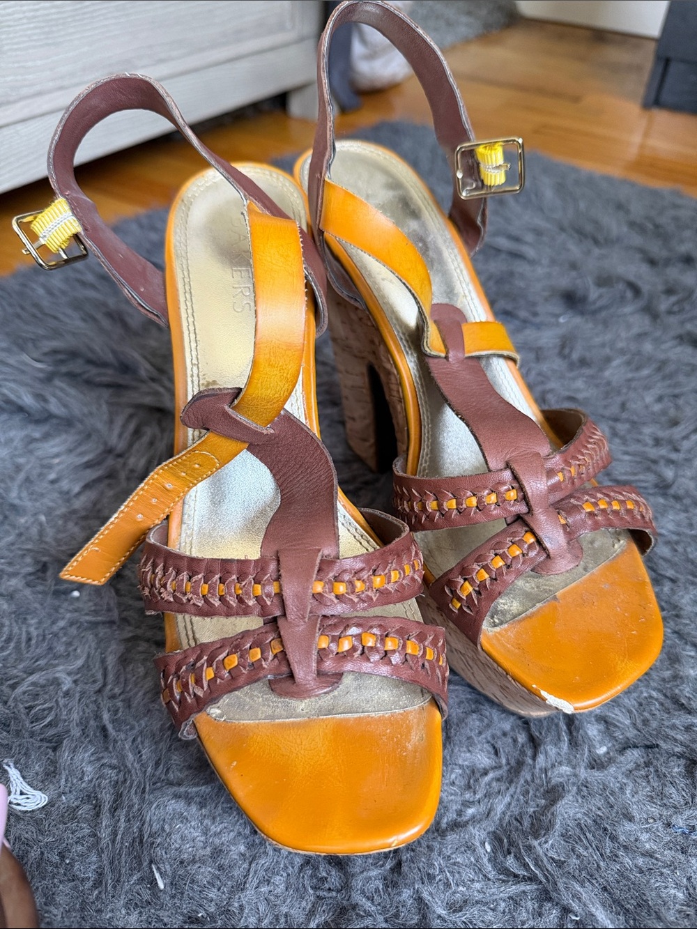 Platform sandals - Picture 2 of 6